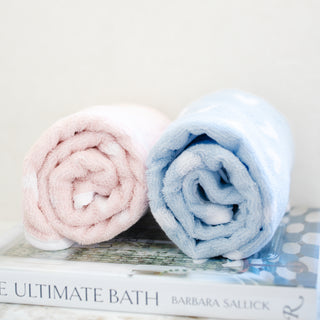 Weezie Scalloped Heart Hand Towel